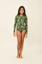 Charger l'image dans la galerie, Model Front: Uv Line Une Pièce Fille Girl Macae Folhagem Verde Upf50+