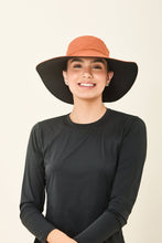 Charger l'image dans la galerie, Model Front: Uv Line Chapeau Souple/Capeline San Diego Preto Caramelo Upf50+