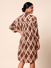 Charger l'image dans la galerie, Model Back: Uv Line Chemise Shirtdress Ipanema Diamond Upf50+