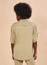 Charger l'image dans la galerie, Model Back: Uv Line Chemise Shirt Copa Sand Upf50+
