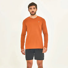 Charger l'image dans la galerie, Model Front: Uv Line T-Shirt Pour Homme Longsleeve Sport Fit Caramelo
