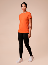 Charger l'image dans la galerie, Model Front: Uv Line Haut De Plage T-Shirt Uvpro Fem Pitanga Upf50+
