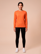Charger l'image dans la galerie, Model Front: Uv Line T-Shirt Longsleeve Uvpro Fem Pitanga Upf50+
