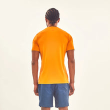 Charger l'image dans la galerie, Model Back: Uv Line T-Shirt Pour Homme T-Shirt Sport Fit Orange Upf50+
