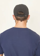 Charger l'image dans la galerie, Model Back: Uv Line Casquette Cap Uv Pro Masc Black Upf50+
