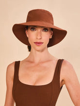 Charger l'image dans la galerie, Model Front: Uv Line Bob Hat California Fem Cognac Upf50+
