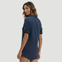 Charger l'image dans la galerie, Model Back: Uv Line Vêtement De Plage Shirtdress Copenhagen Marinho Upf50+
