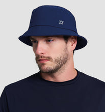 Charger l'image dans la galerie, Model Front: Uv Line Bob Hat Toronto Colors Masc Navy Blue Upf50+
