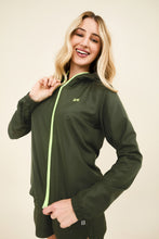 Charger l&#39;image dans la galerie, Gallery: Uv Line Fitness Robes Bag-Foldable Windbreaker Jacket Verde Militar
