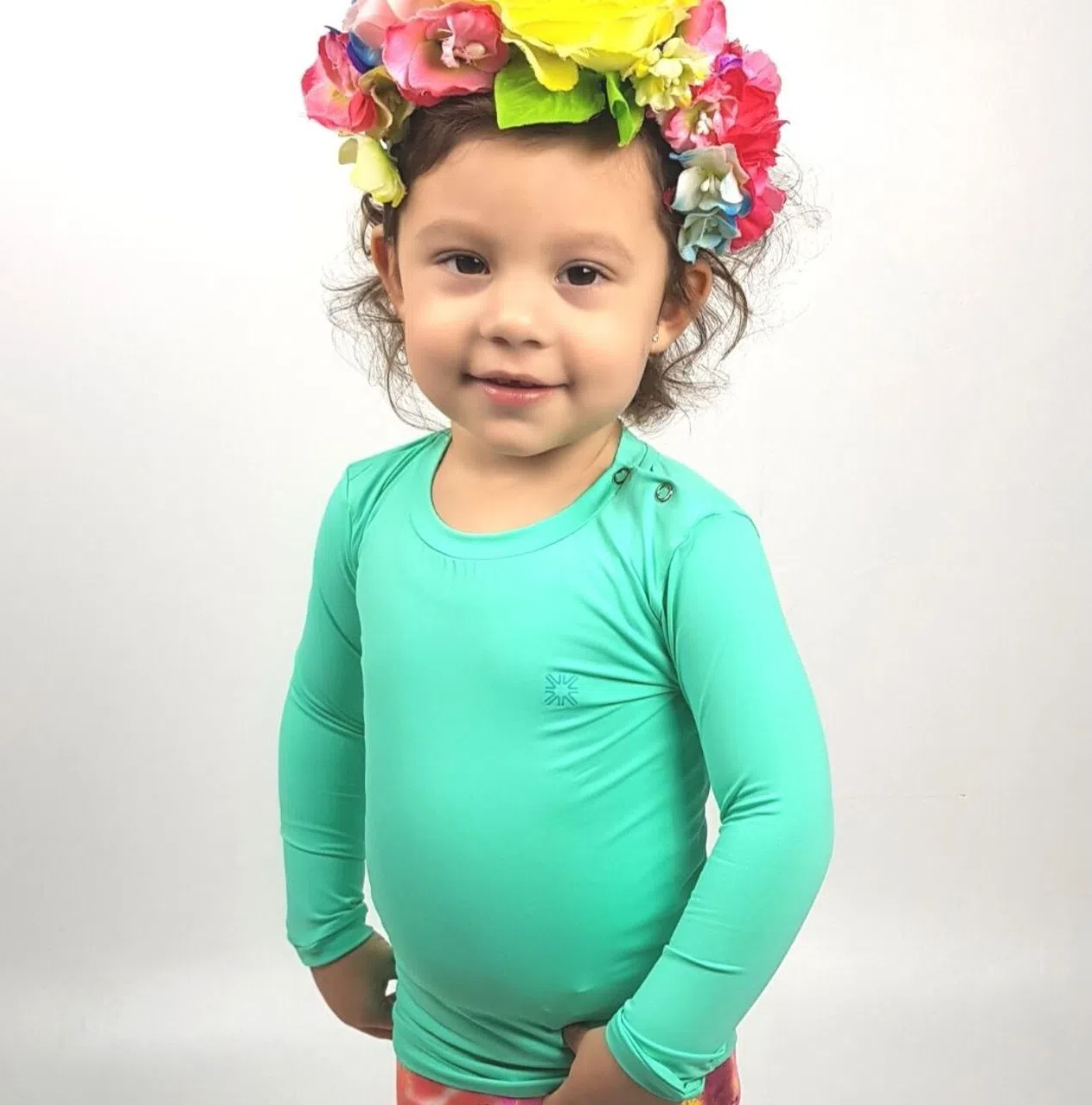 Model Front: Uv Line T-Shirt Camiseta Baby Nina Verde Claro Upf50+