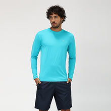 Charger l&#39;image dans la galerie, Model Front: Uv Line T-Shirt Camiseta Uvpro Ml Azul Piscina Upf50+
