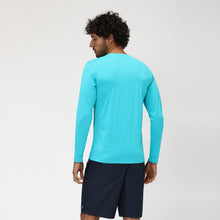 Charger l&#39;image dans la galerie, Model Back: Uv Line T-Shirt Camiseta Uvpro Ml Azul Piscina Upf50+
