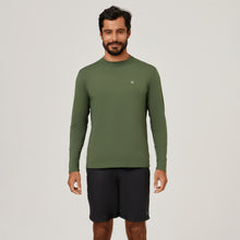 Charger l&#39;image dans la galerie, Model Front: Uv Line T-Shirt Camiseta Uvpro Ml Verde Militar Upf50+

