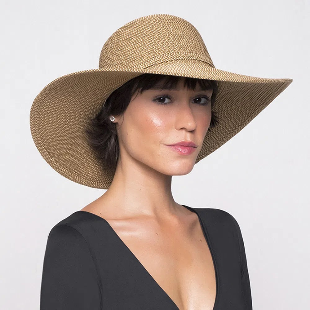 Model Front: Uv Line Chapeau Souple/Capeline Jurere Mescla