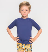 Charger l&#39;image dans la galerie, Model Front: Uv Line T-Shirt Kids Fpu50+ Uvpro Short Sleeve T-Shirt Navy Blue Uv
