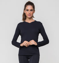 Charger l&#39;image dans la galerie, Model Front: Uv Line Fitness Haut Sport Fit Preto Fem
