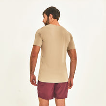 Charger l&#39;image dans la galerie, Model Back: Uv Line Fitness Haut T-Shirt Sport Fit Areia Upf50+
