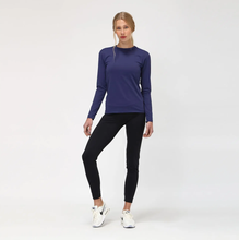 Charger l&#39;image dans la galerie, Model Front: Uv Line T-Shirt Uvpro Br Ml Marinho Fem
