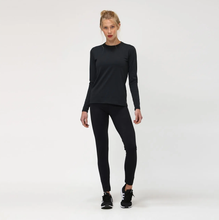 Charger l&#39;image dans la galerie, Model Front: Uv Line T-Shirt Uvpro Br Ml Preto Fem
