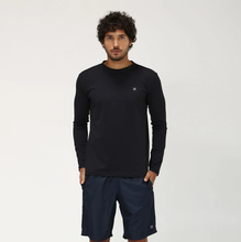 Charger l&#39;image dans la galerie, Model Front: Uv Line T-Shirt Uvpro Br Ml Preto Msc
